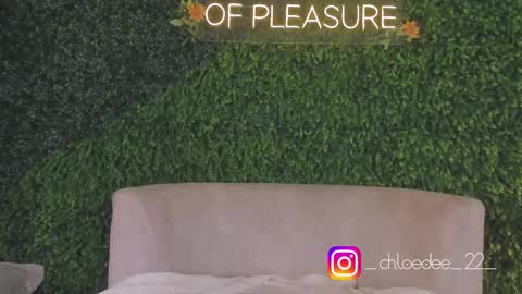 Snapshot of chloe_dee_ chatting on 19, 10, 2025 Chloe online show from 19, 10, 2025