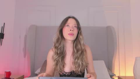 Snapshot of chloe_dee_ chatting on 26, 10, 2025 Chloe online show from 26, 10, 2025