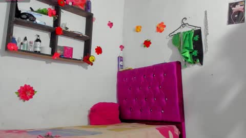 Chloe Evanx  online show from 6, 11, 2025