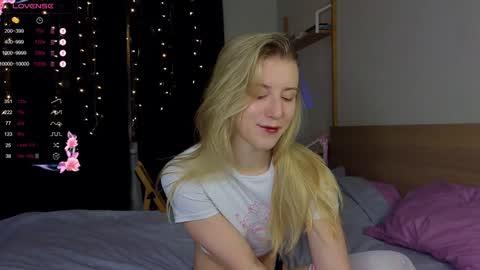 Snapshot of chloe_guidry chatting on 12, 1, 2025 Arianaa Mourrr online show from 12, 1, 2025
