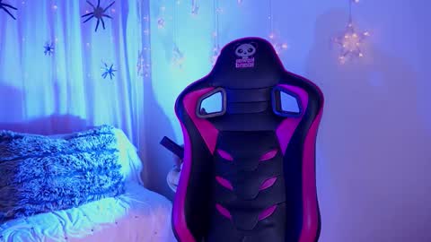 CLOE  online show from 30, 10, 2025