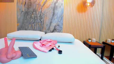 Snapshot of chloe_murray chatting on 28, 10, 2025 CHLOE online show from 28, 10, 2025