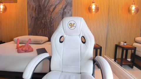 Snapshot of chloe_murray chatting on 8, 11, 2025 CHLOE online show from 8, 11, 2025