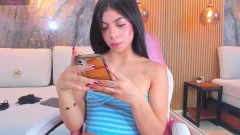 Snapshot of chloe_murray chatting on 18, 11, 2025 CHLOE online show from 18, 11, 2025