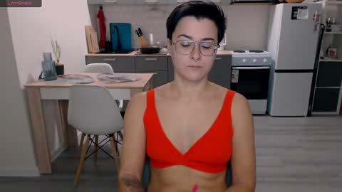 Snapshot of chloe_x_ chatting on 5, 12, 2024 Eva and Sandra online show from 5, 12, 2024