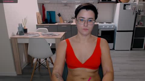 Snapshot of chloe_x_ chatting on 8, 12, 2024 Eva and Sandra online show from 8, 12, 2024