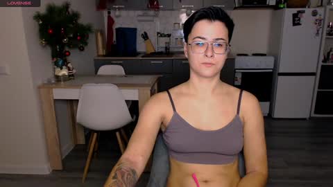 Snapshot of chloe_x_ chatting on 25, 12, 2024 Eva and Sandra online show from 25, 12, 2024