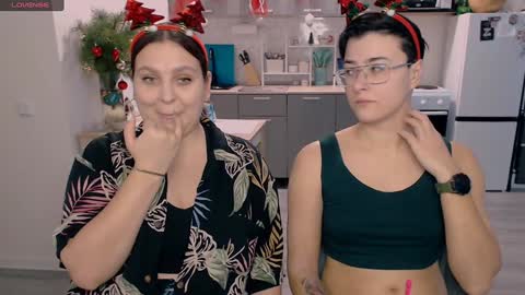 Snapshot of chloe_x_ chatting on 2, 1, 2025 Eva and Sandra online show from 2, 1, 2025