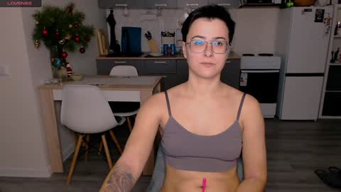 Snapshot of chloe_x_ chatting on 8, 1, 2025 Eva and Sandra online show from 8, 1, 2025