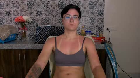 Snapshot of chloe_x_ chatting on 16, 2, 2025 Eva and Sandra online show from 16, 2, 2025