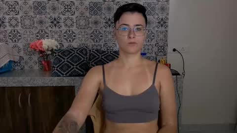 Snapshot of chloe_x_ chatting on 21, 2, 2025 Eva and Sandra online show from 21, 2, 2025