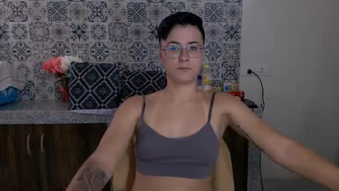 Snapshot of chloe_x_ chatting on 21, 2, 2025 Eva and Sandra online show from 21, 2, 2025