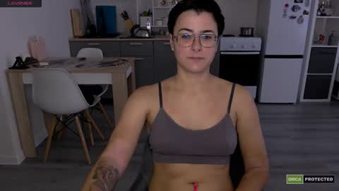 Snapshot of chloe_x_ chatting on 10, 9, 2025 Eva and Sandra online show from 10, 9, 2025