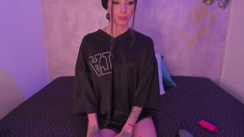 Snapshot of chloeaddamss chatting on 30, 1, 2025 3 online show from 30, 1, 2025