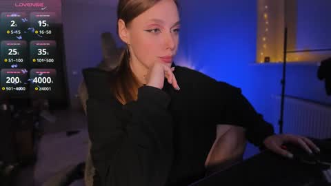 chloegins online show from 10, 12, 2024