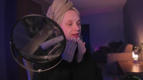chloegins online show from 21, 12, 2024
