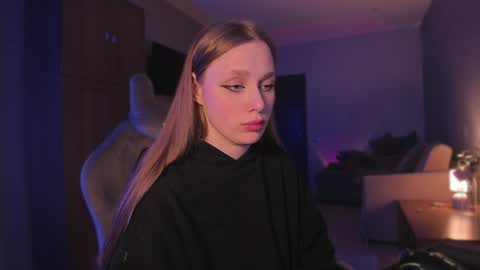 chloegins online show from 21, 12, 2024