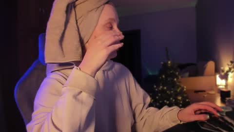 chloegins online show from 26, 12, 2024