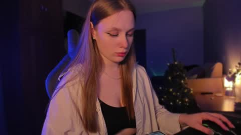 chloegins online show from 27, 12, 2024