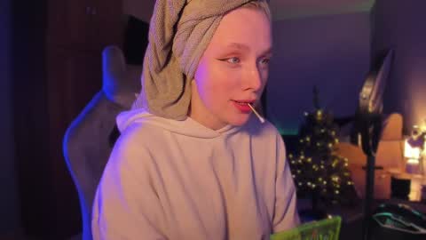 chloegins online show from 28, 12, 2024