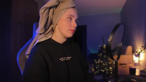 chloegins online show from 29, 12, 2024