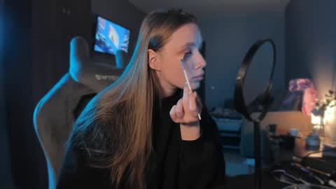chloegins online show from 10, 1, 2025