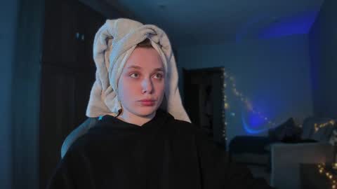 chloegins online show from 22, 1, 2025