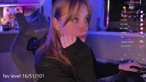 chloegins online show from 7, 10, 2025
