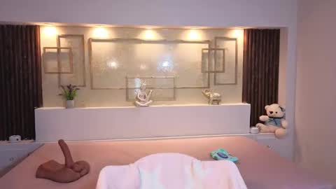 Chloe Moon online show from 2, 11, 2025