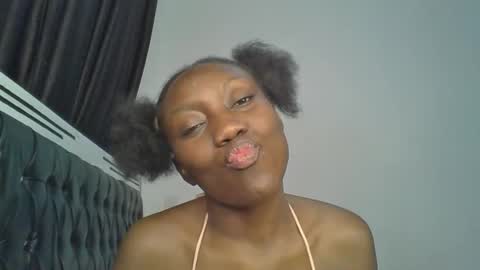 Snapshot of chocobear22 chatting on 18, 11, 2025 chocobear22 online show from 18, 11, 2025