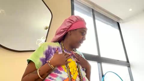 Snapshot of chocolatecakequeen chatting on 1, 3, 2025 ChocolateCakeQueen online show from 1, 3, 2025