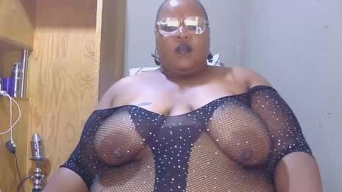 Snapshot of chocolovebbw1986 chatting on 19, 12, 2025 XSEXYBBW69 online show from 19, 12, 2025