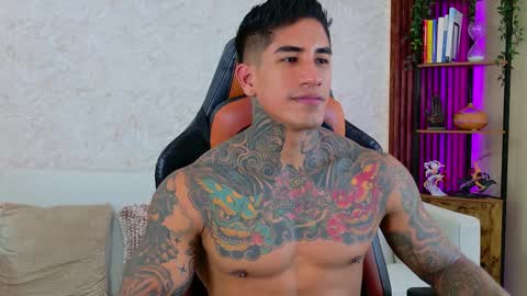 Snapshot of chris_reilly chatting on 21, 12, 2025 chris reilly online show from 21, 12, 2025