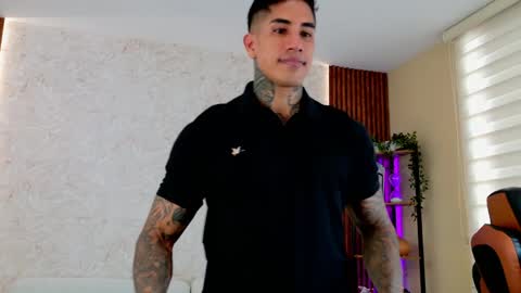 Snapshot of chris_reilly chatting on 12, 3, 2026 chris reilly online show from 12, 3, 2026