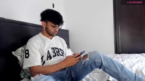 Im Chirs IM MODEL INDEPENDT online show from 31, 12, 2024