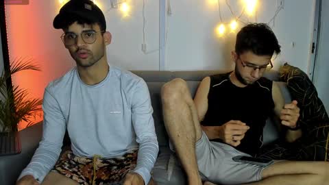 Im Chirs IM MODEL INDEPENDT online show from 14, 1, 2025