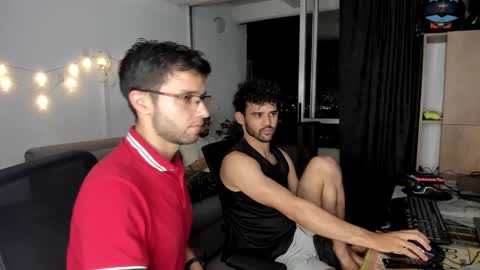 Im Chirs IM MODEL INDEPENDT online show from 5, 2, 2025