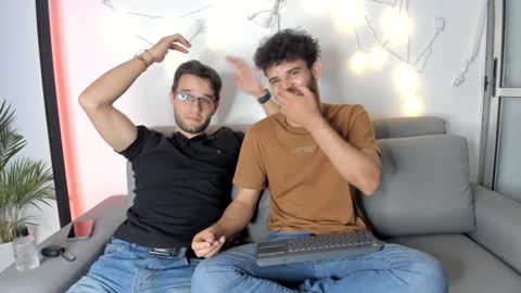 Im Chirs IM MODEL INDEPENDT online show from 6, 2, 2025