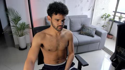 Im Chirs IM MODEL INDEPENDT online show from 6, 2, 2025