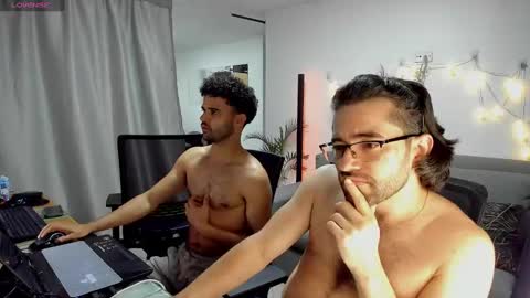 Im Chirs IM MODEL INDEPENDT online show from 22, 2, 2025