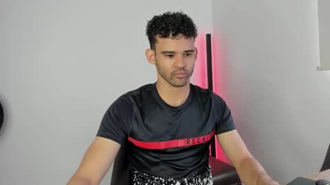 Im Chirs IM MODEL INDEPENDT online show from 18, 9, 2025