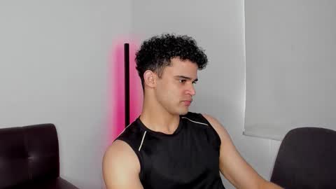 Im Chirs IM MODEL INDEPENDT online show from 29, 9, 2025