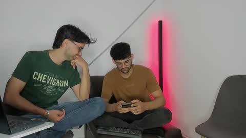 Im Chirs IM MODEL INDEPENDT online show from 13, 10, 2025