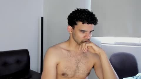 Im Chirs IM MODEL INDEPENDT online show from 17, 10, 2025