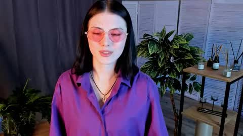 christaschrecongost online show from 4, 3, 2026