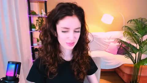 christinaconteeree online show from 3, 10, 2025