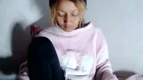 Snapshot of christine213 chatting on 14, 1, 2025 christine213 online show from 14, 1, 2025