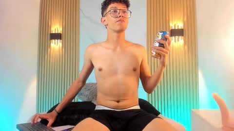 Snapshot of christopher_hunter chatting on 5, 3, 2026 Chrisopher Hunter online show from 5, 3, 2026