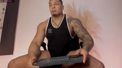 Snapshot of chrizmacgregor chatting on 17, 10, 2025 chrizmacgregor online show from 17, 10, 2025