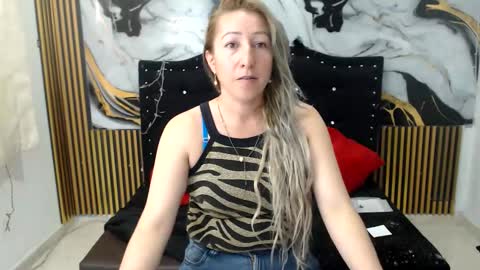 chrystal hotty online show from 1, 10, 2025